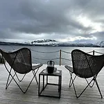Modern And Cozy Fjord View Feriehus Kjerrvika