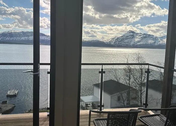 Modern And Cozy Fjord View Kjerrvika
