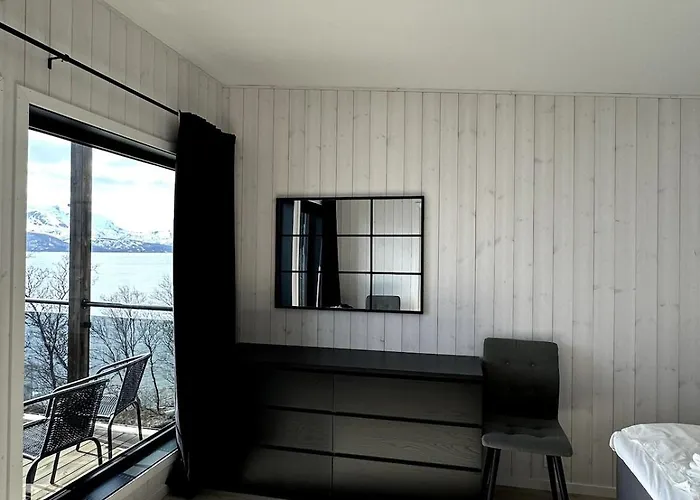 Modern And Cozy Fjord View Kjerrvika