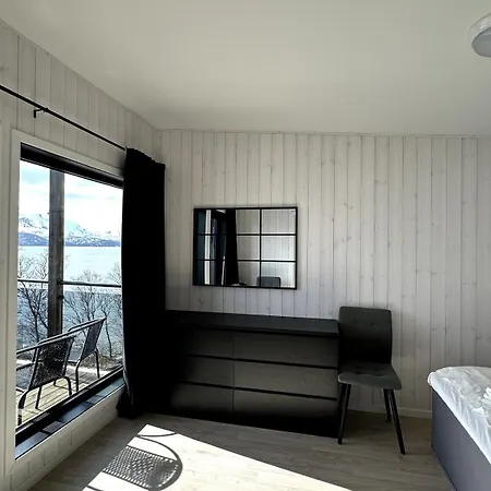 Modern And Cozy Fjord View Kjerrvika