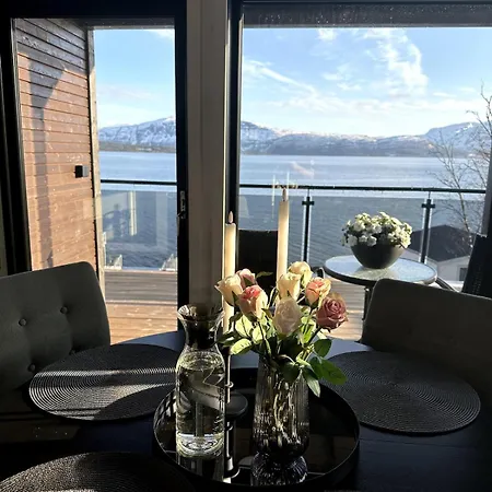 Modern And Cozy Fjord View بيت للعطل Kjerrvika
