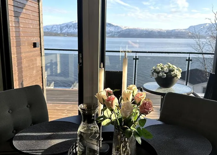 Modern And Cozy Fjord View 度假居 Kjerrvika